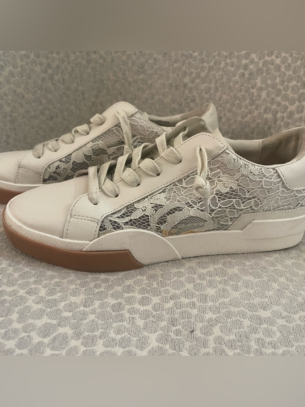 DV by Dolce Vita Ivory Lace Comfort Memory Foam Cushion Sneaker 9.5